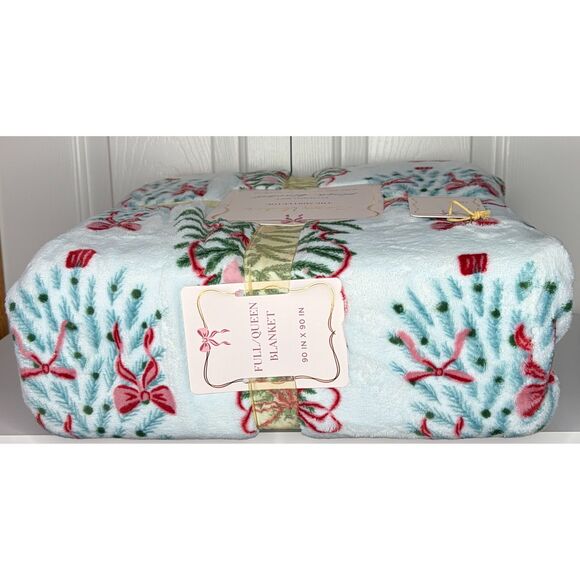 Cozy Under “The Mistletoe” Plush Blanket – Extremely Soft Holiday Throw – NWT - Picture 5 of 11